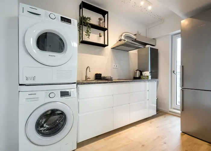 Апартаменти Breeze I One Bedroom Near Medicover Pipera Бухарест