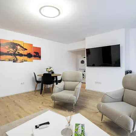 アパート Breeze I One Bedroom Near Medicover Pipera ブカレスト