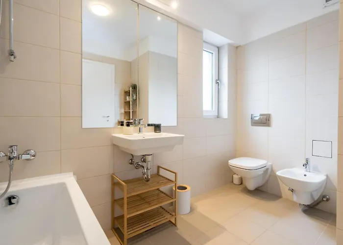 Breeze I One Bedroom Near Medicover Pipera شقة *