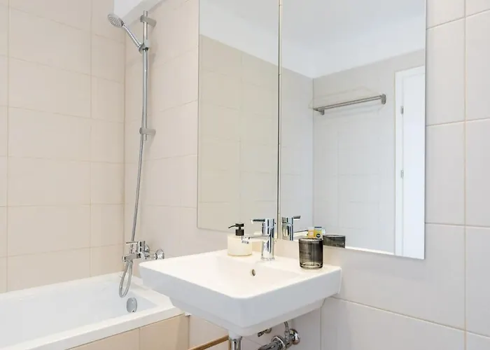 Breeze I One Bedroom Near Medicover Pipera 布加勒斯特